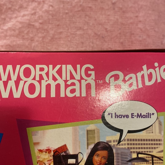 Mattel "Working Woman" Barbie, 1999, Talking Doll with Accessories and CD Rom - Picture 8 of 8